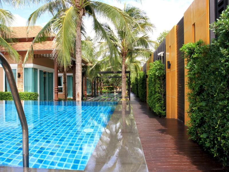 Keang Kluen Talay Resort image