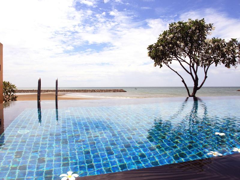 Keang Kluen Talay Resort image