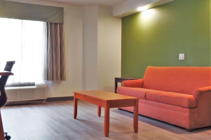 Quality Inn Suites Raleigh North image