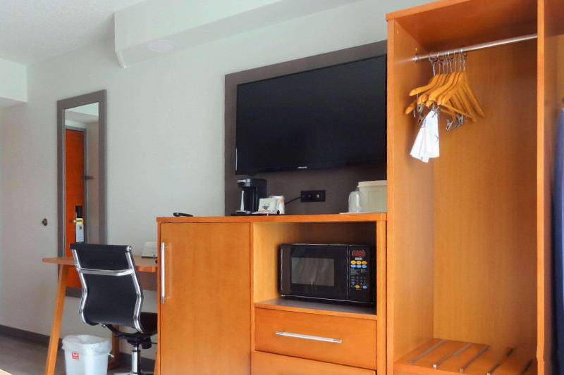 Quality Inn Suites Raleigh North image