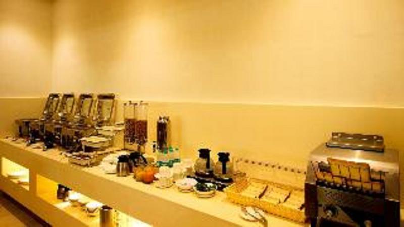 Hotel Le Roi Raipur image