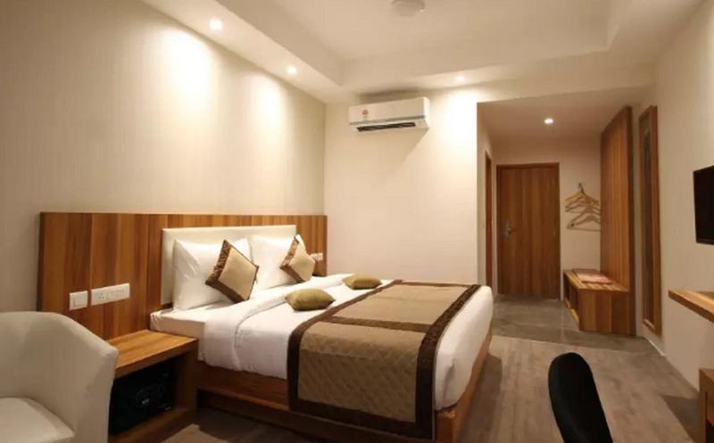 Hotel Le Roi Raipur image