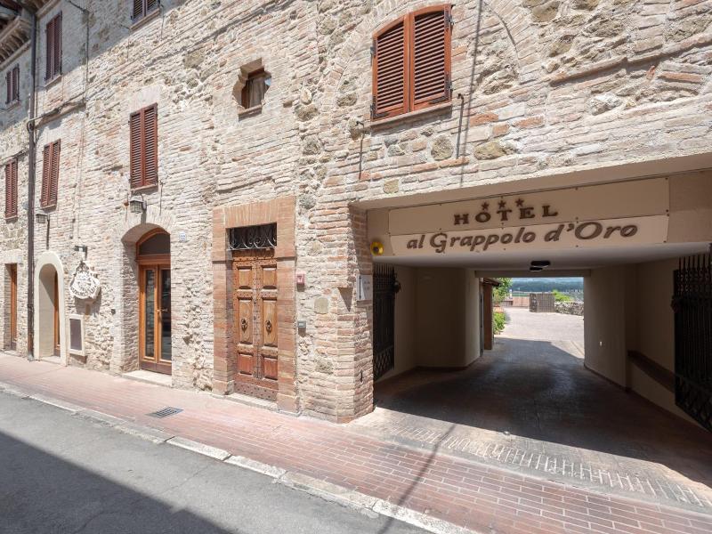 Al Grappolo D Oro image