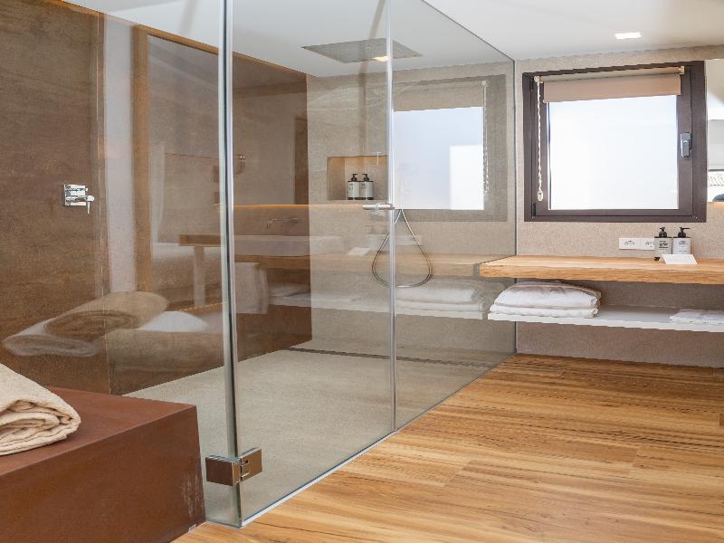 Ynaira Hotel & Spa image