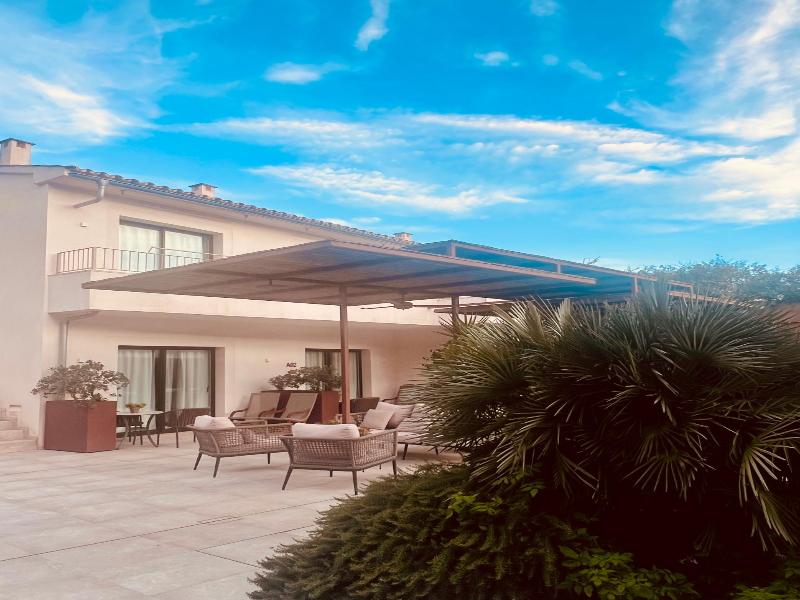 Ynaira Hotel & Spa image