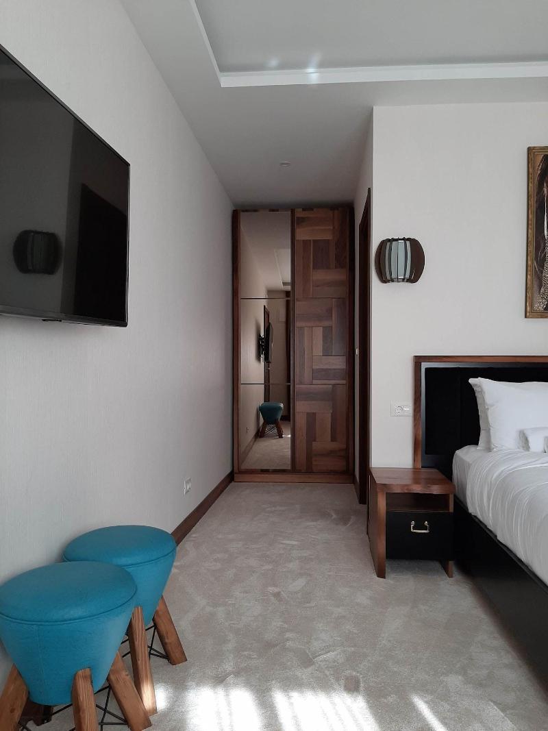Waikiki Apartments image