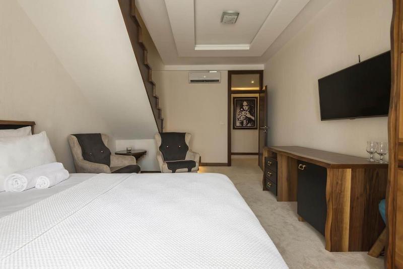 Waikiki Apartments image