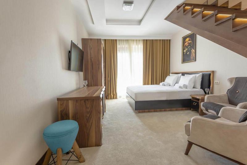 Waikiki Apartments image
