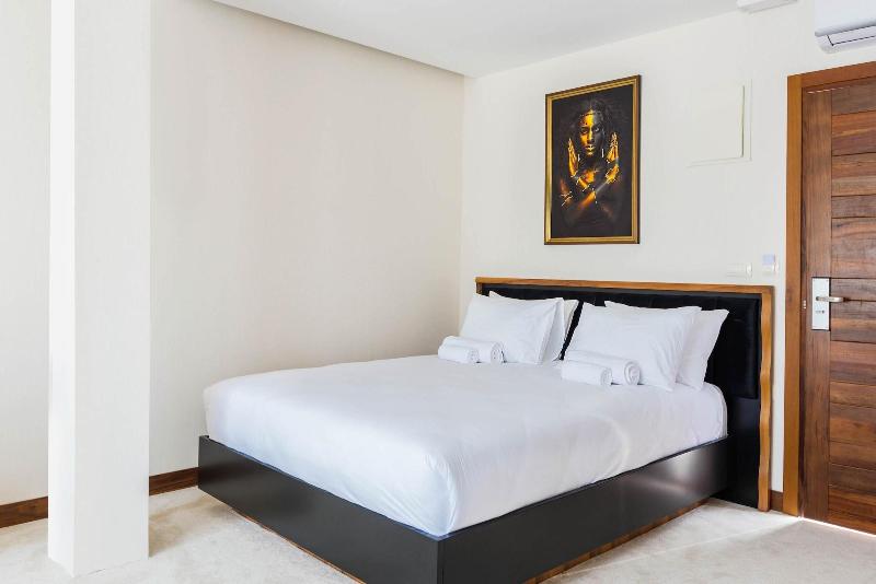 Waikiki Apartments image