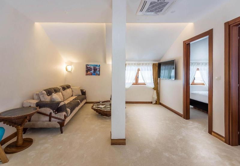 Waikiki Apartments image