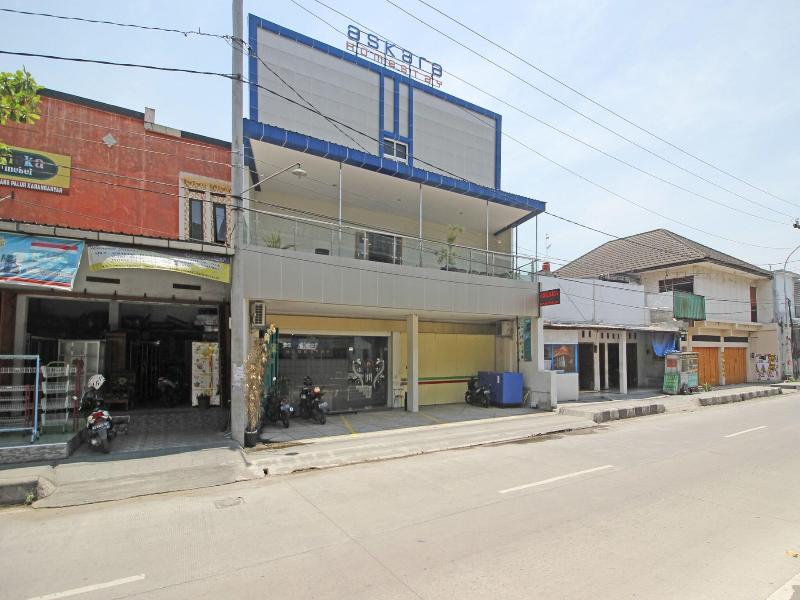 Formerly Reddoorz Near Uns Solo