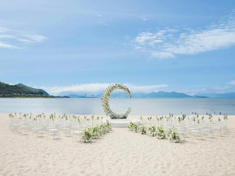 Nha Trang Marriott Resort & Spa, Hon Tre Island image