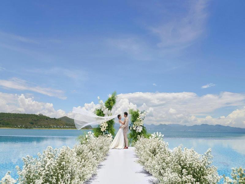 Nha Trang Marriott Resort & Spa, Hon Tre Island image