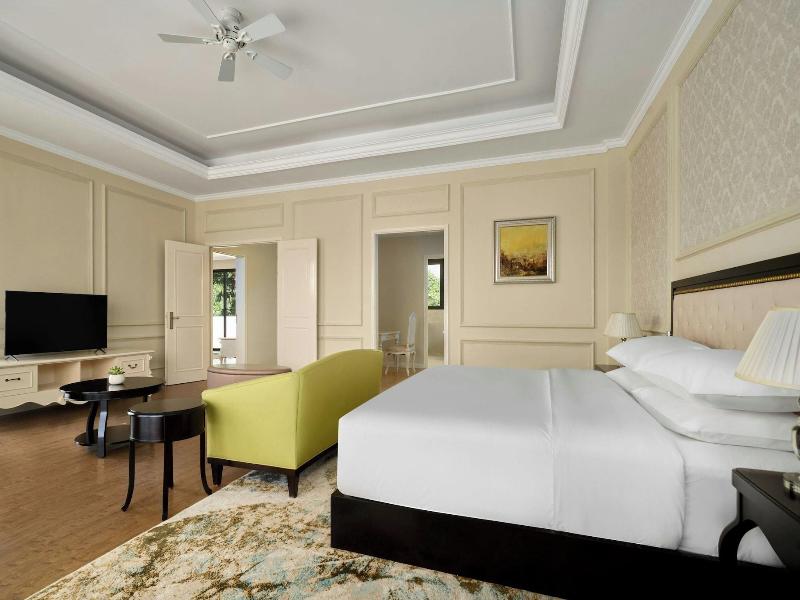 Nha Trang Marriott Resort & Spa, Hon Tre Island image