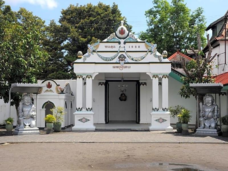 Grand Marto Hotel image