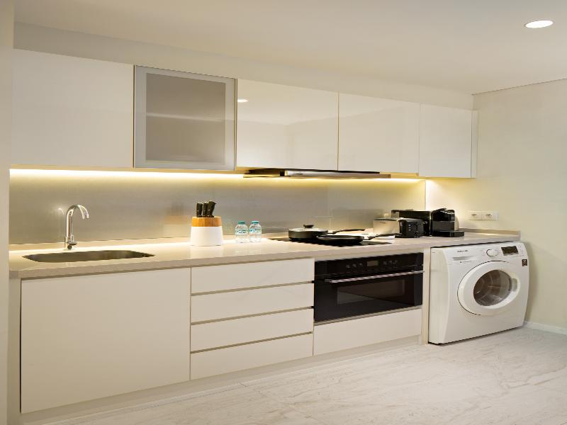 Oakwood Hotel Residence Surabaya image