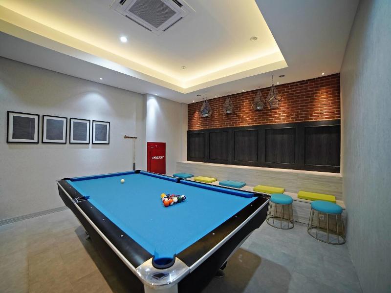 PALM PARK Hotel Surabaya image
