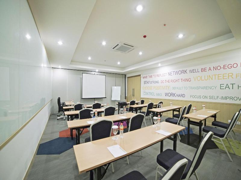 PALM PARK Hotel Surabaya image