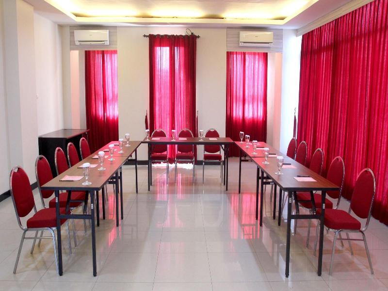 Luxpoint Hotel Surabaya image