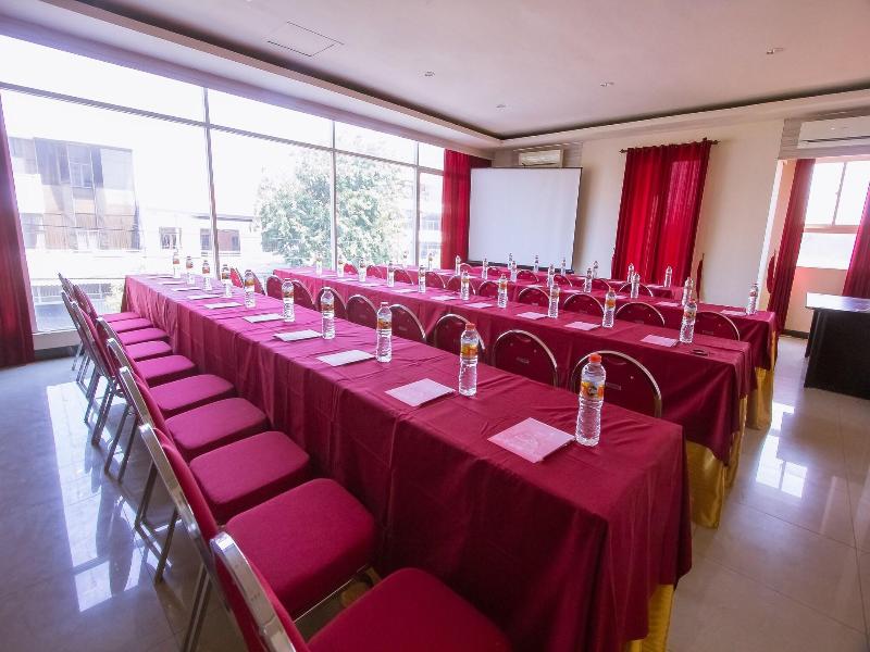 Luxpoint Hotel Surabaya image