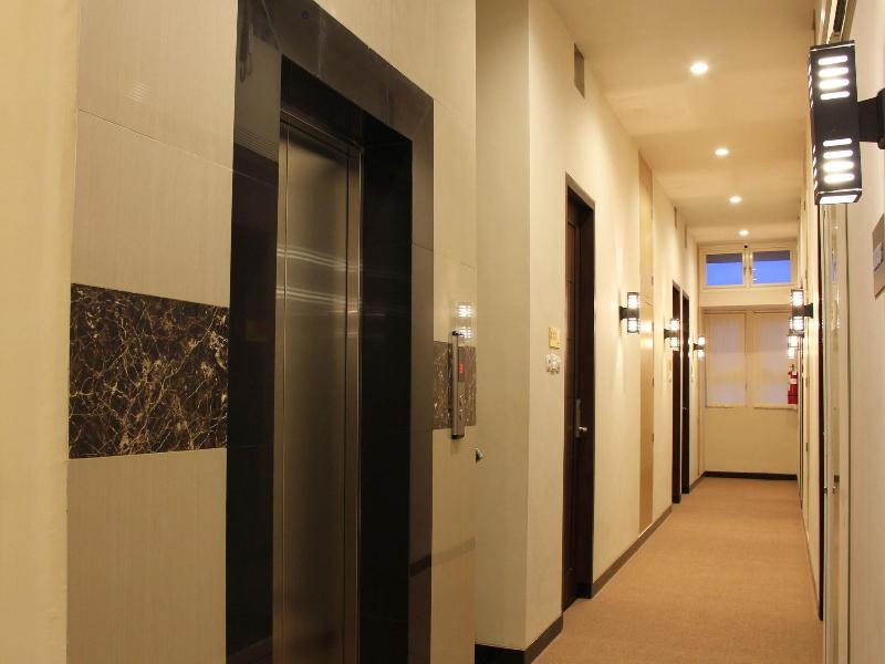Luxpoint Hotel Surabaya image