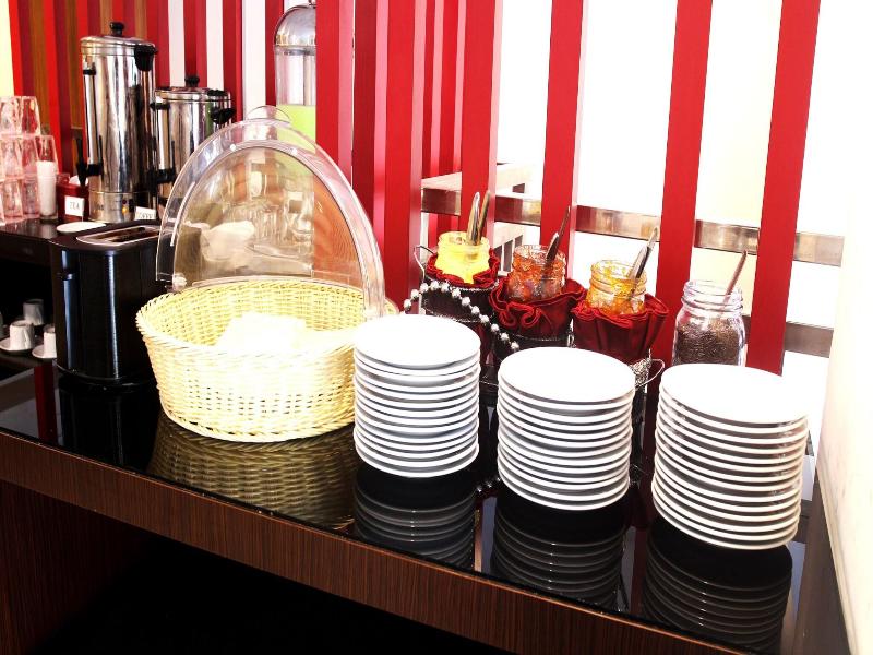 Luxpoint Hotel Surabaya image