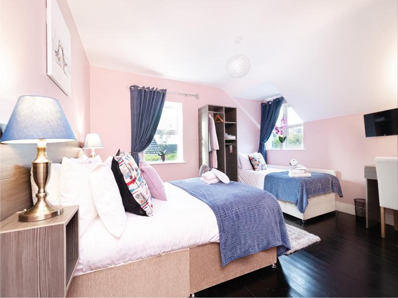 Caravogue House image