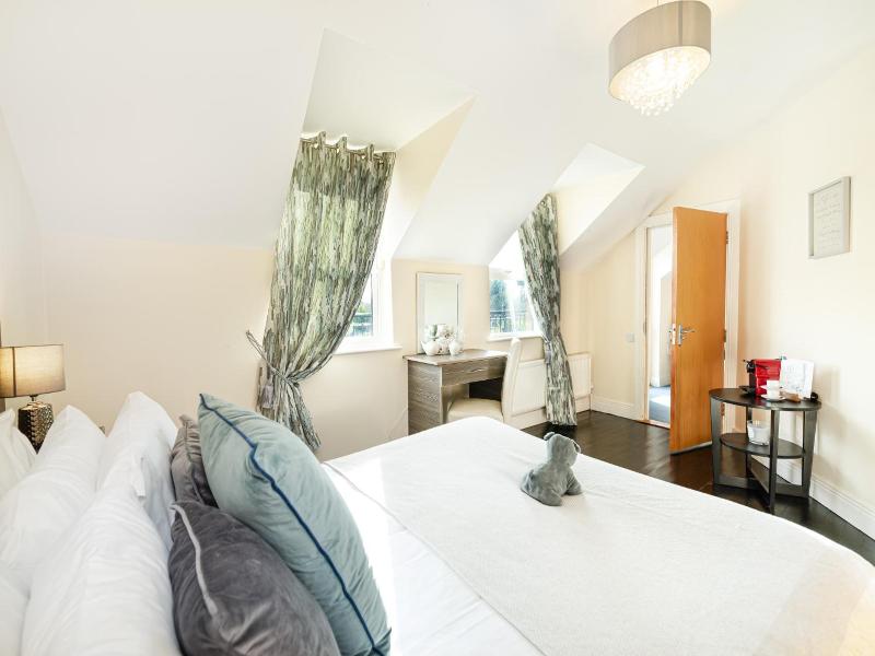 Caravogue House image
