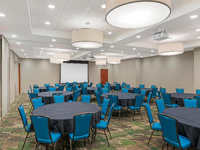 Drury Inn Suites St Louis Brentwood image