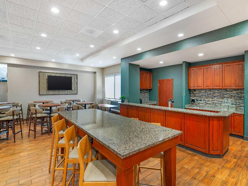 Drury Inn Suites St Louis Brentwood image