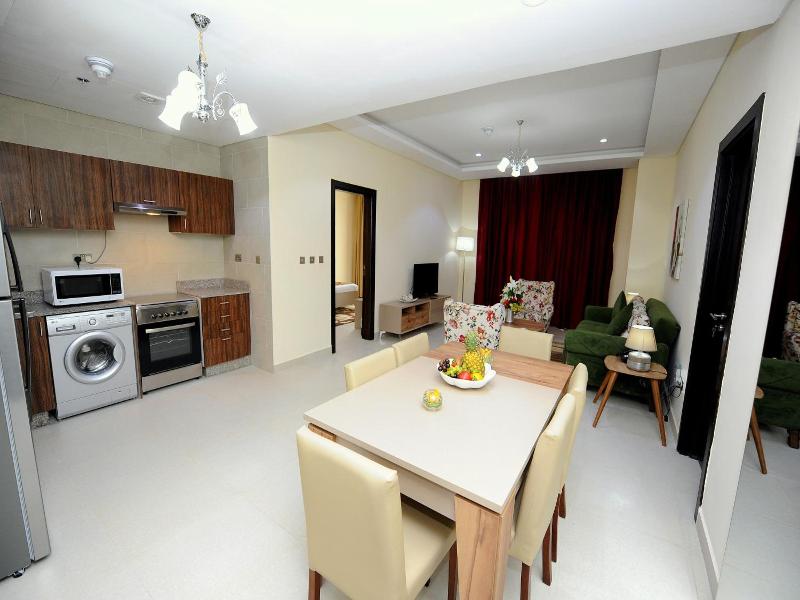 Al Mansour Park Inn Hotel Apartment image