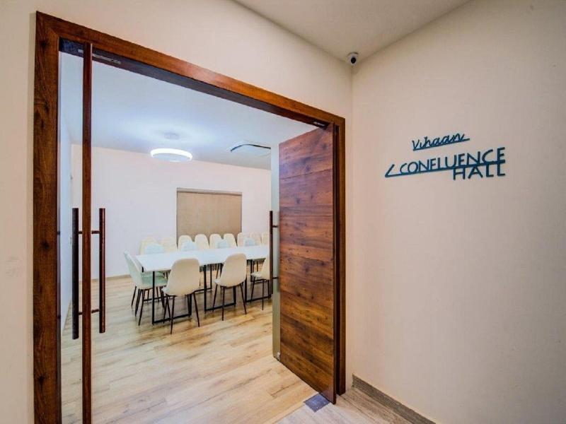 Capital O 18266 Hotel Arunaa Inn image