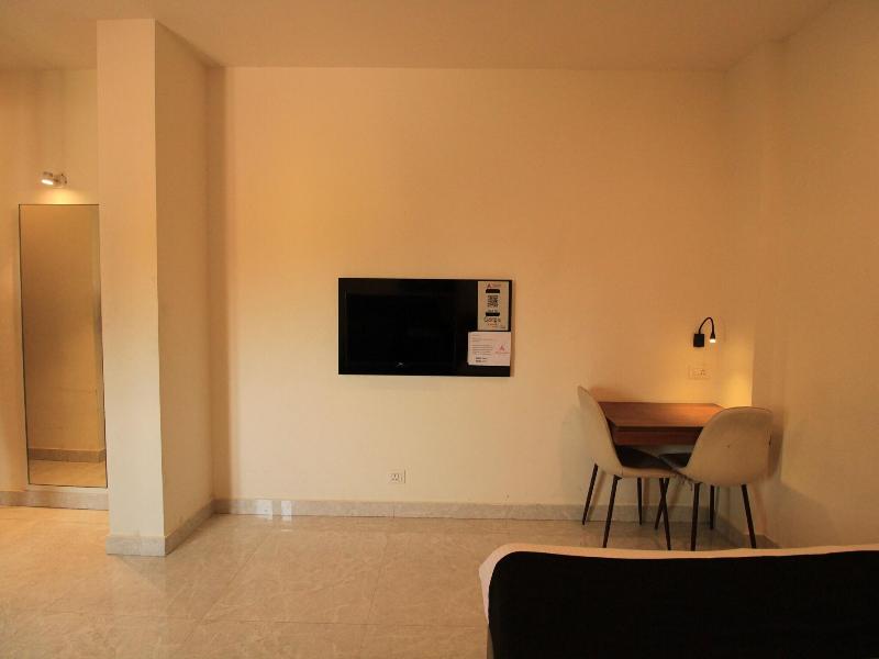 Capital O 18266 Hotel Arunaa Inn image