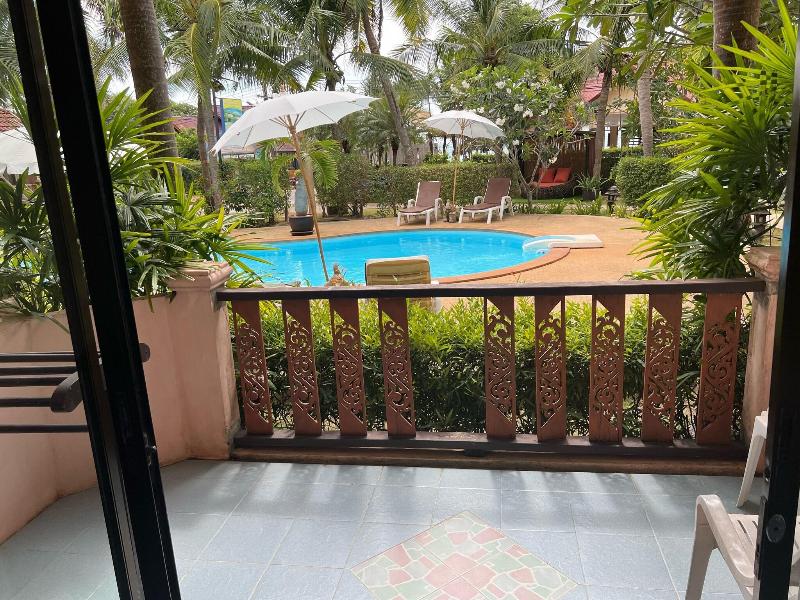 Lanta Seafront Resort