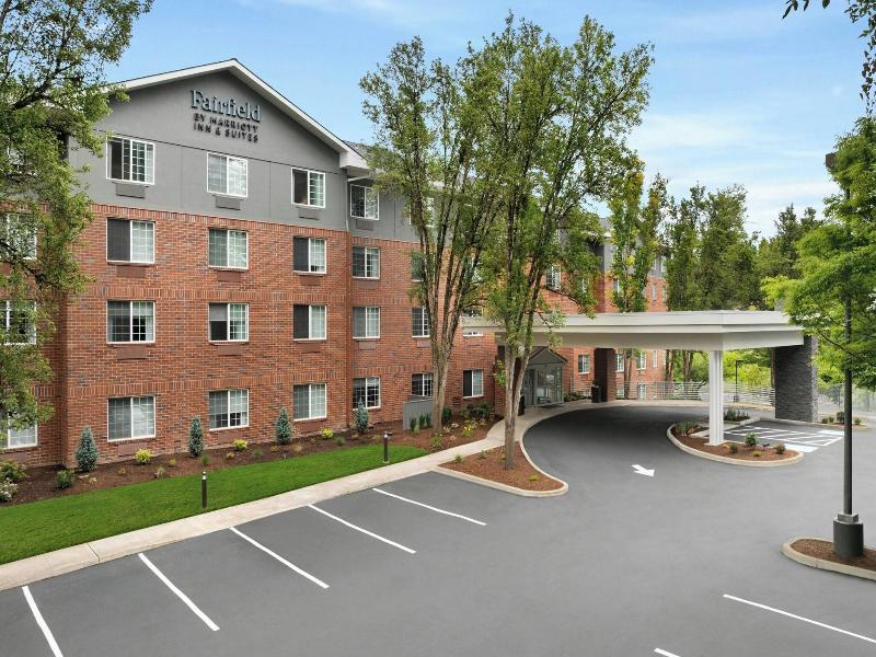 Fairfield Inn Suites Portland South Lake Oswego image
