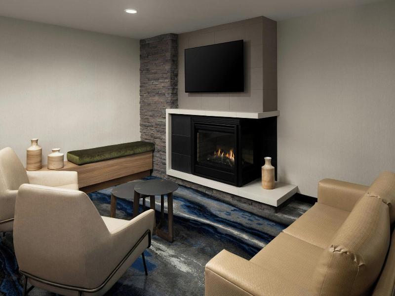 Fairfield Inn Suites Portland South Lake Oswego image