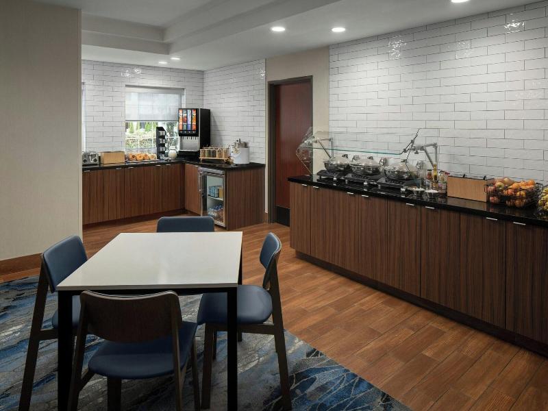 Fairfield Inn Suites Portland South Lake Oswego image