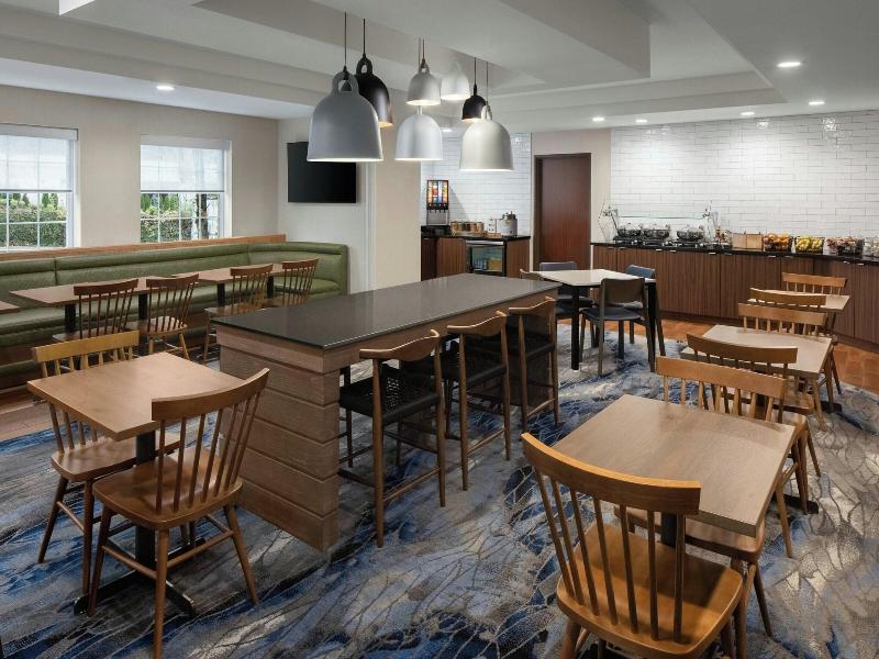 Fairfield Inn Suites Portland South Lake Oswego image