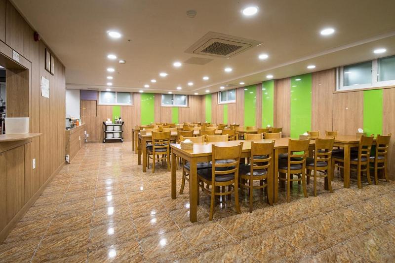 Champion Hotel image