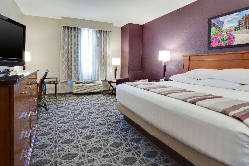 Drury Inn Suites Middletown Franklin image