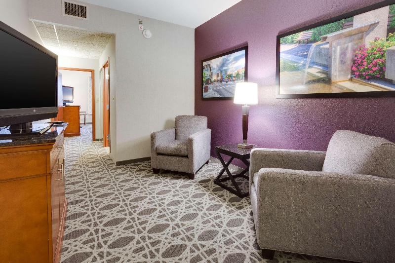 Drury Inn Suites Middletown Franklin image