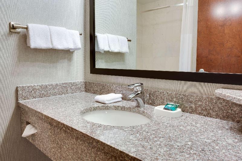 Drury Inn Suites Middletown Franklin image