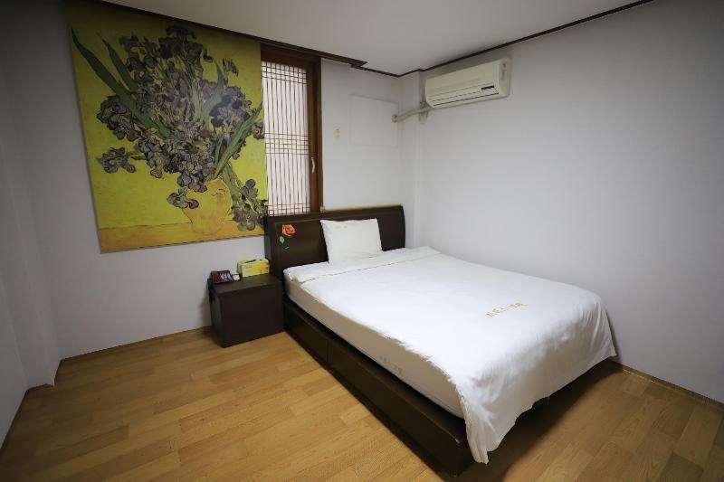 Twins Hotel Jeju image