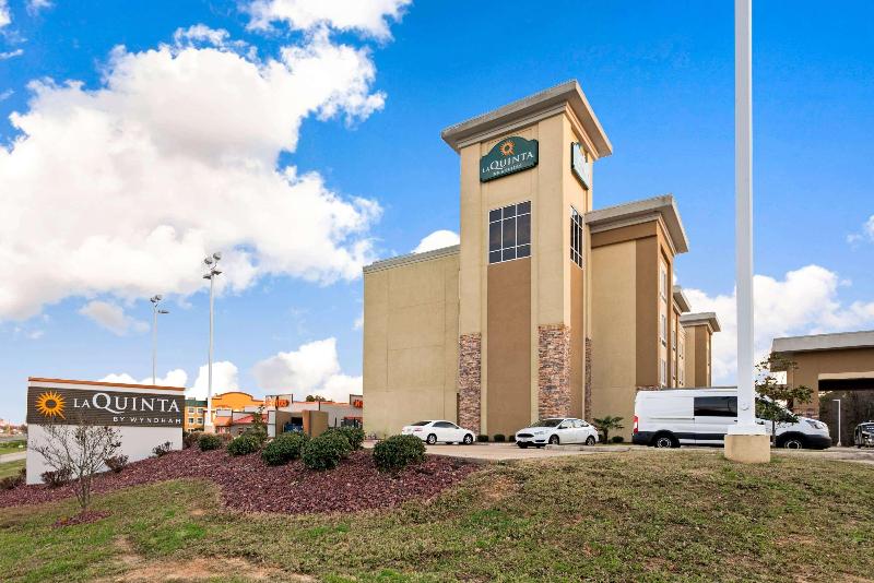 La Quinta Inn & Suites By Wyndham West Monroe image