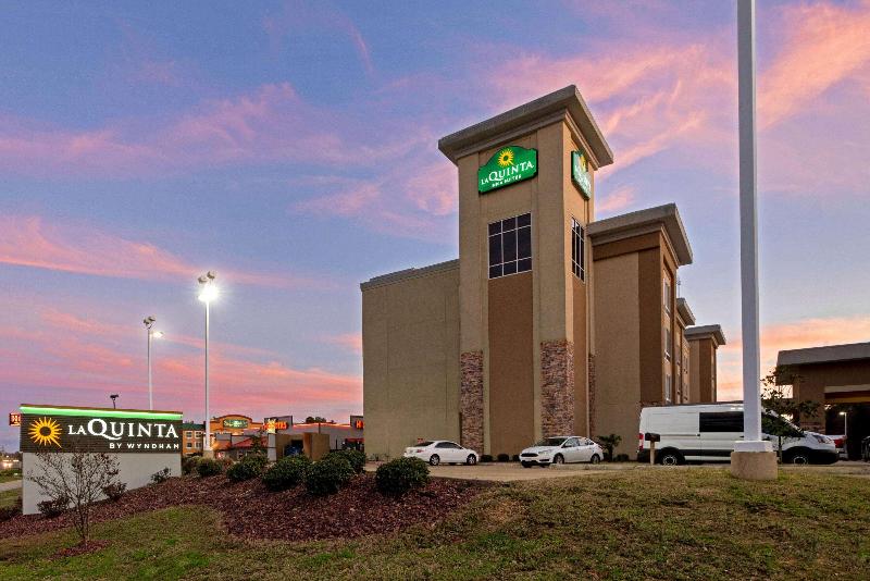 La Quinta Inn & Suites By Wyndham West Monroe image
