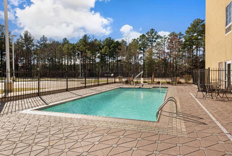 La Quinta Inn & Suites By Wyndham West Monroe image