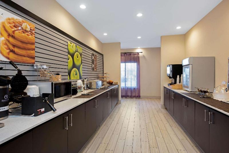 La Quinta Inn & Suites By Wyndham West Monroe image