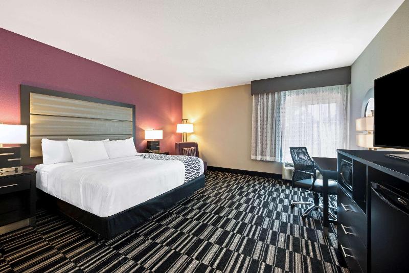 La Quinta Inn & Suites By Wyndham West Monroe image