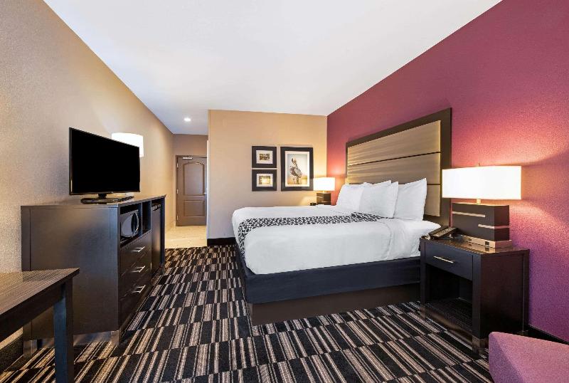 La Quinta Inn & Suites By Wyndham West Monroe image