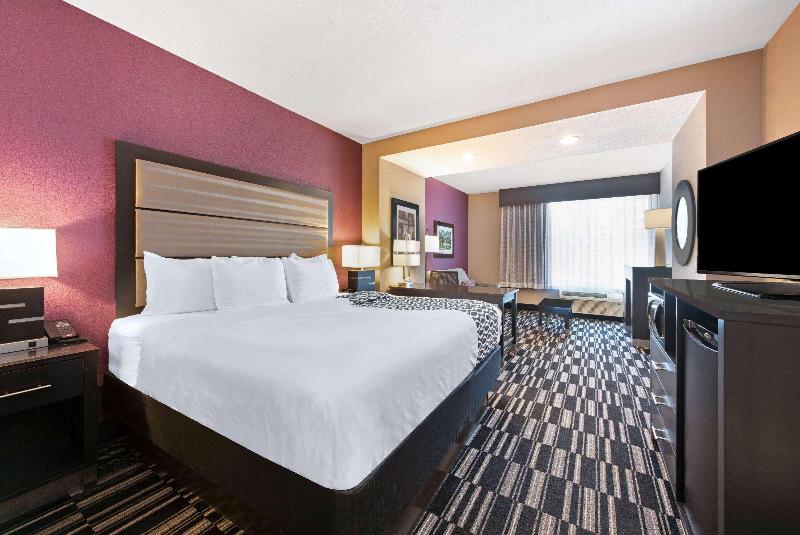 La Quinta Inn & Suites By Wyndham West Monroe image